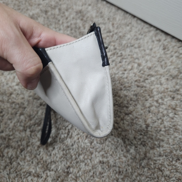 GUC Coach Leather Wristlet - Picture 8 of 10